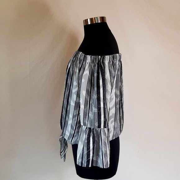 Roz & Ali Off The Shoulder Blouse - Picture 3 of 12